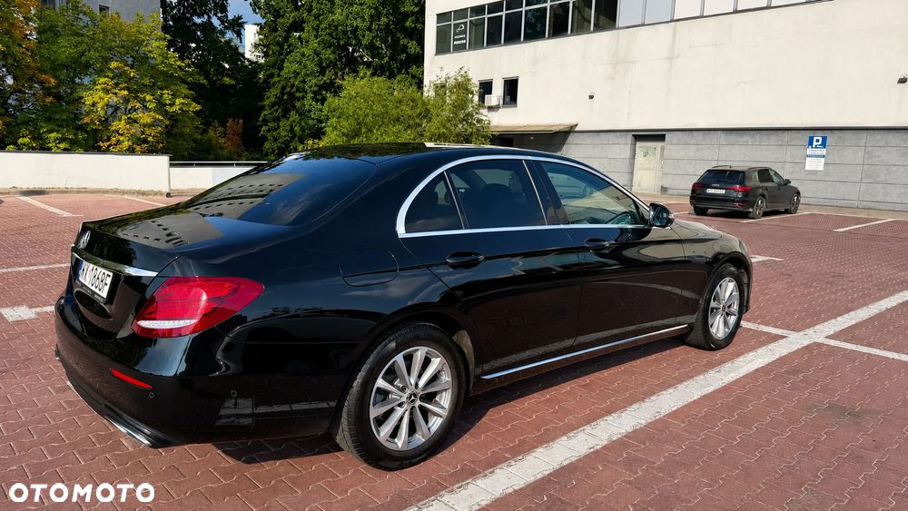 Mercedes-Benz Klasa E 220 d 4-Matic Business Edition 9G-TRONIC - 4
