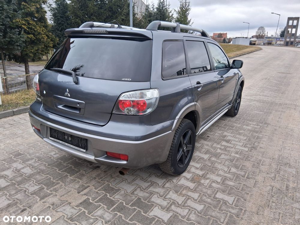 Mitsubishi Outlander 2.4 4WD Intense - 4
