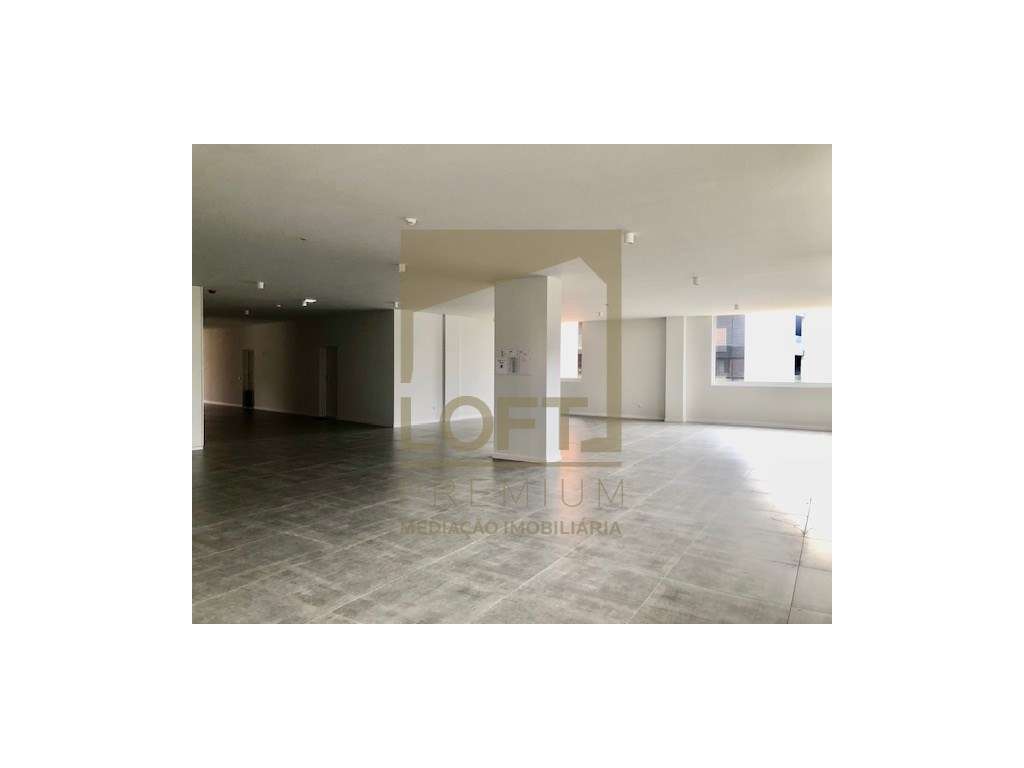 Apartamento T1 com 2 Frentes , Terraço, Totalmente Mobilado e Equip... - Grande imagem: 3/32