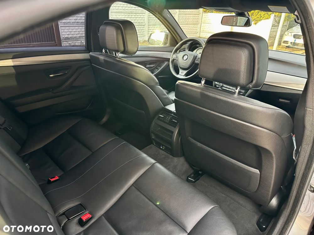 BMW Seria 5 530d Sport-Aut Modern Line - 23