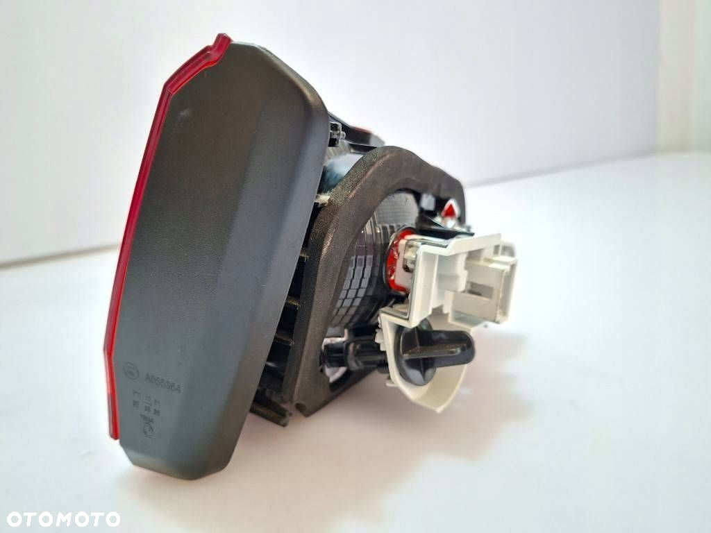 VW Golf VII 2016 Tył strona prawa Lampy tylnej klapy bagażnika 5G9945094F - 9