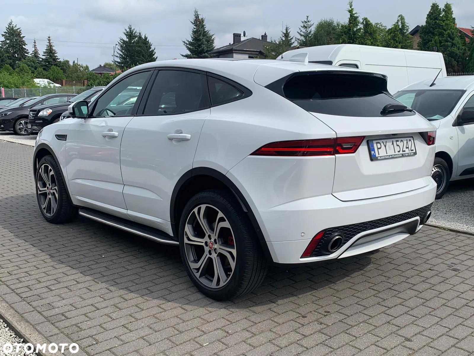 Jaguar E-Pace D180 AWD R-Dynamic S - 4