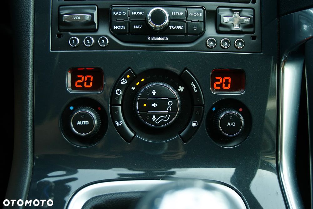 Peugeot 3008 1.6 Premium - 20