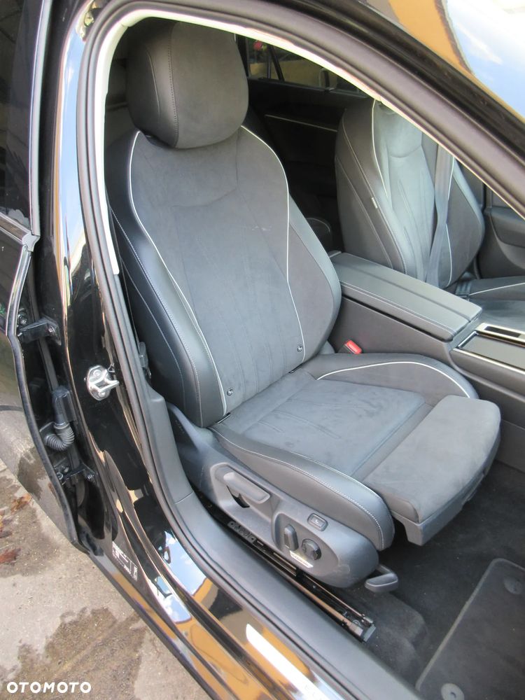 Volkswagen Passat Variant 2.0 TDI SCR 4Mot Elegance DSG - 17