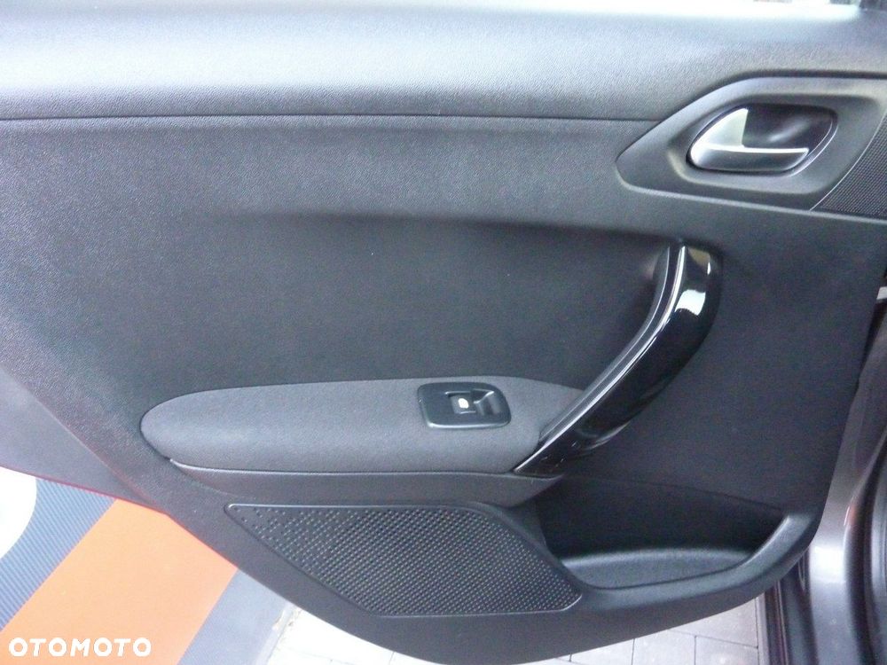 Peugeot 208 - 34