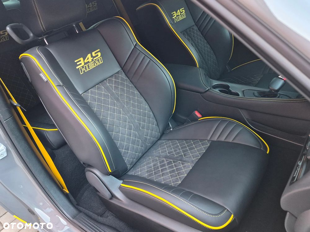 Dodge Challenger - 8