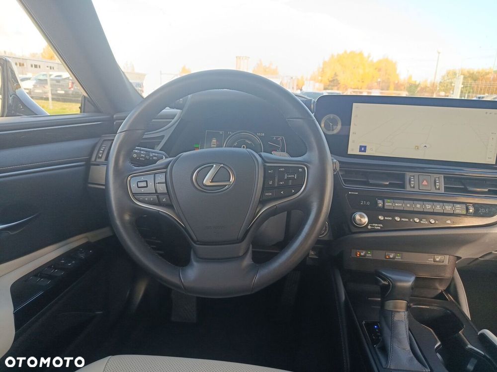 Lexus ES 300h Business Edition - 12