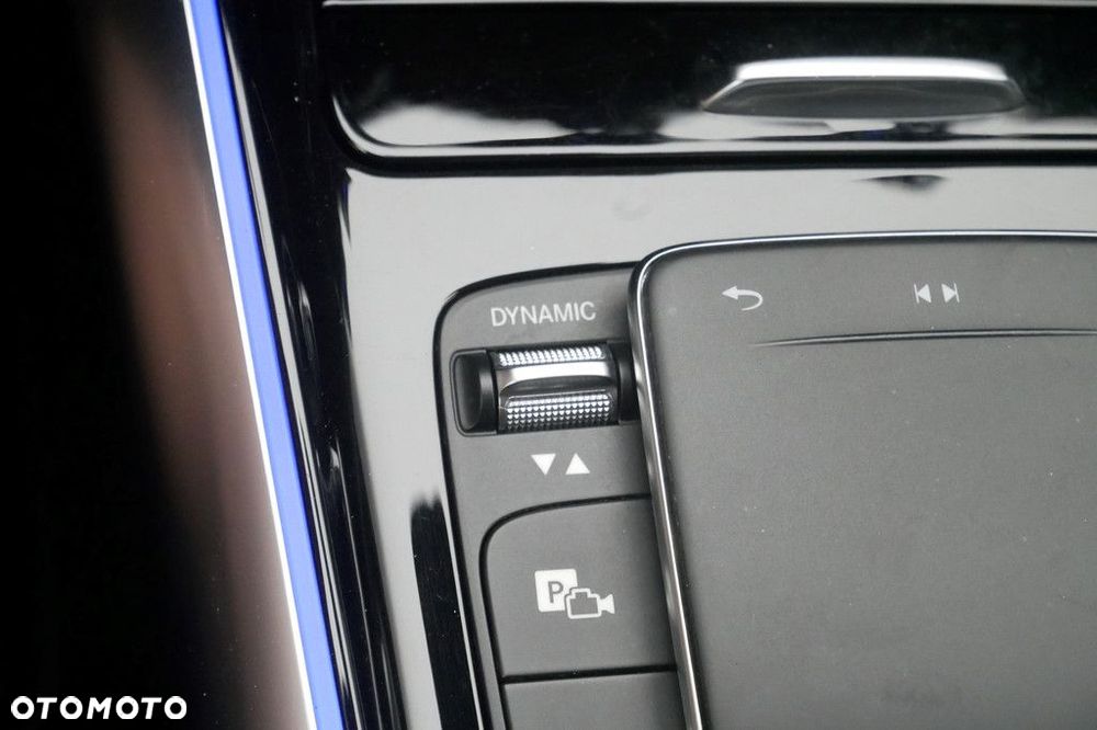 Mercedes-Benz GLA - 21