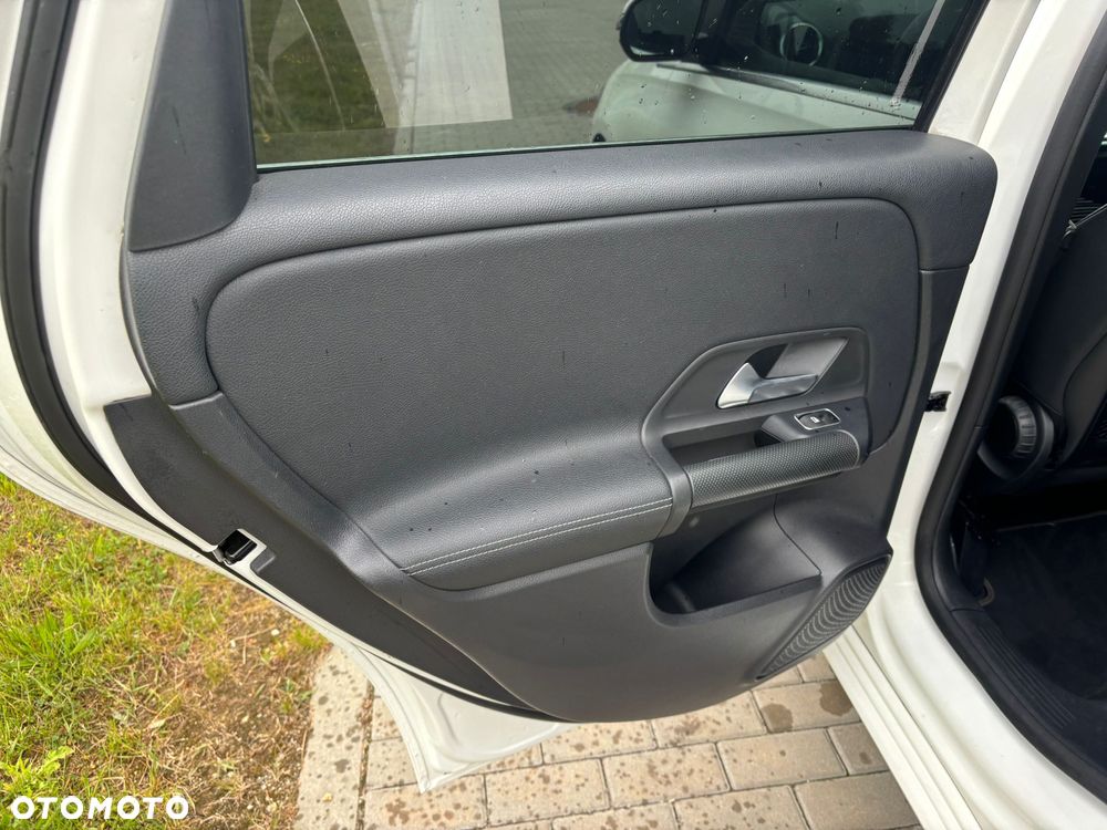 Mercedes-Benz Klasa B 200 d AMG Line 8G-DCT - 16