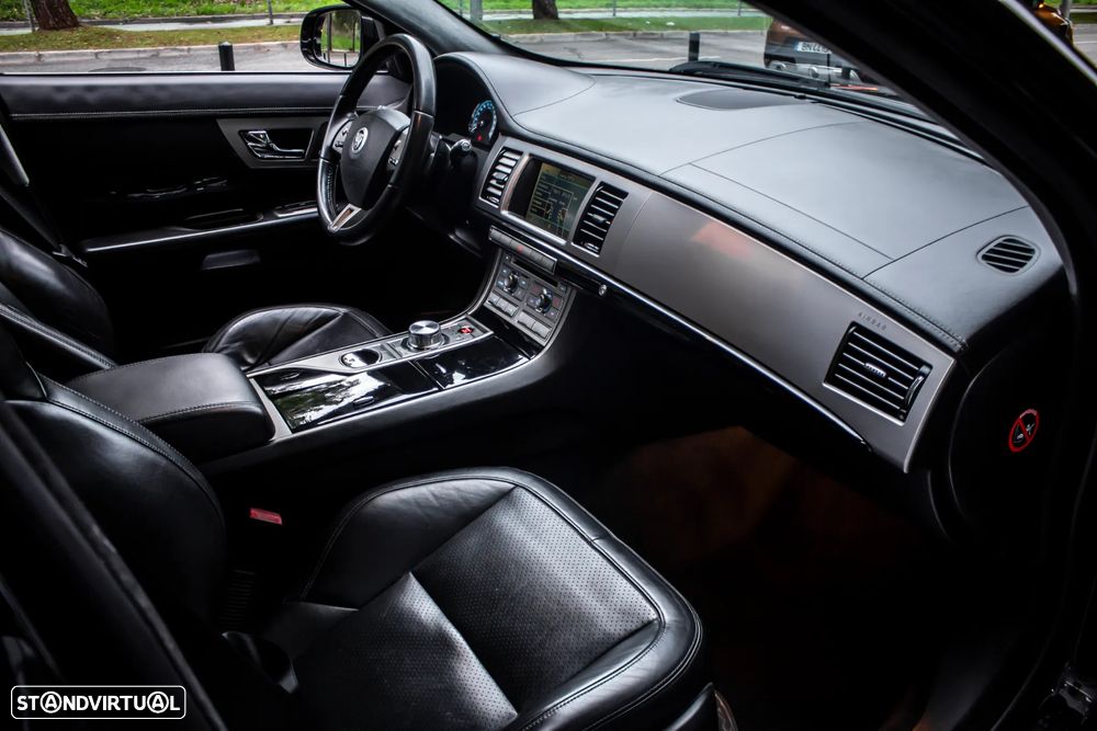 Jaguar XF 3.0 D V6 S Luxury - 29