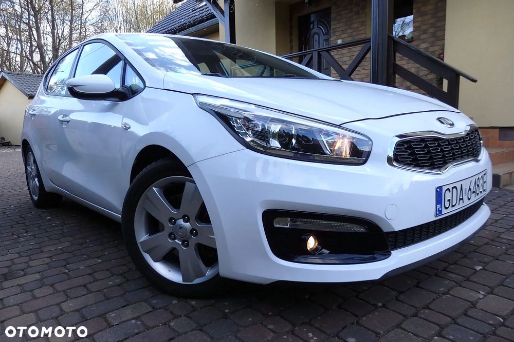 Kia Ceed 1.4 CVVT UEFA EURO 2016 - 1