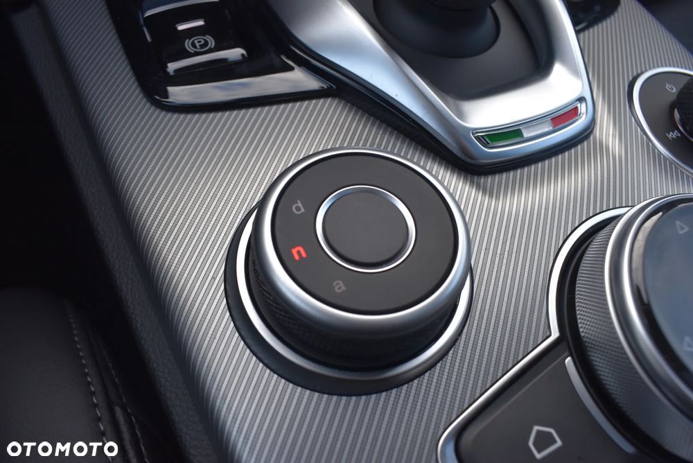 Alfa Romeo Stelvio 2.0 Turbo Veloce Q4 - 33