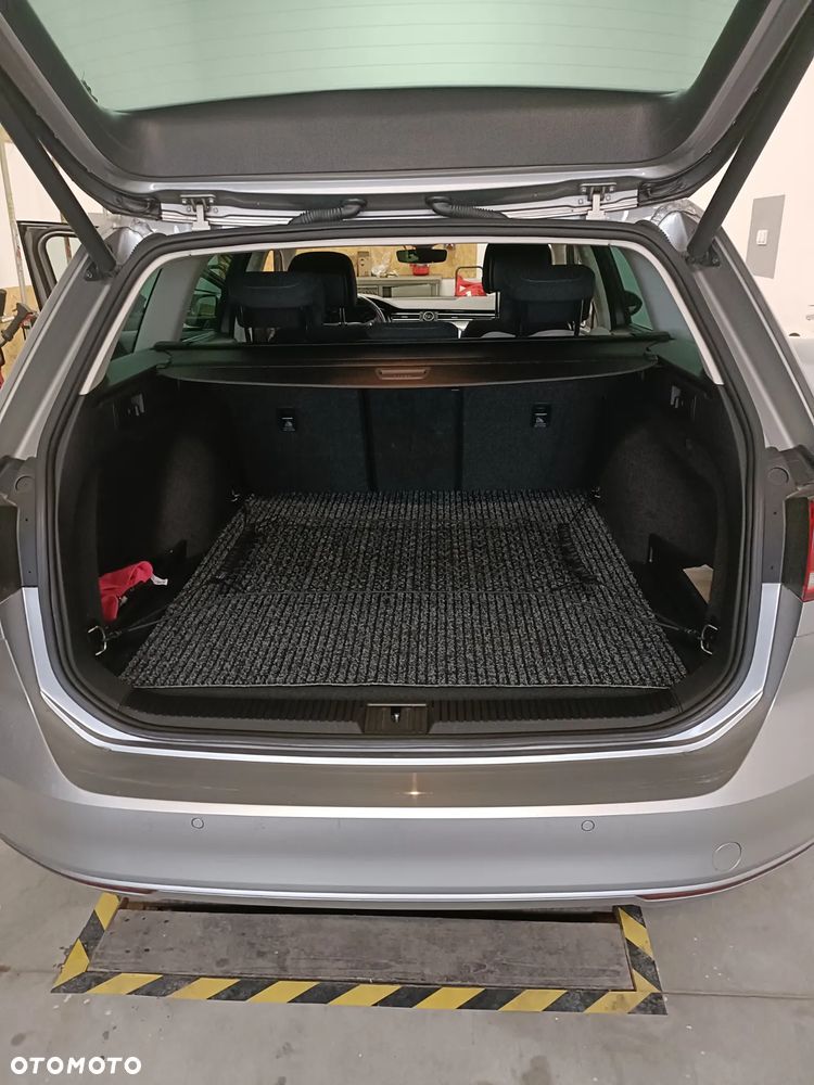 Volkswagen Passat 2.0 TDI BMT Comfortline - 12