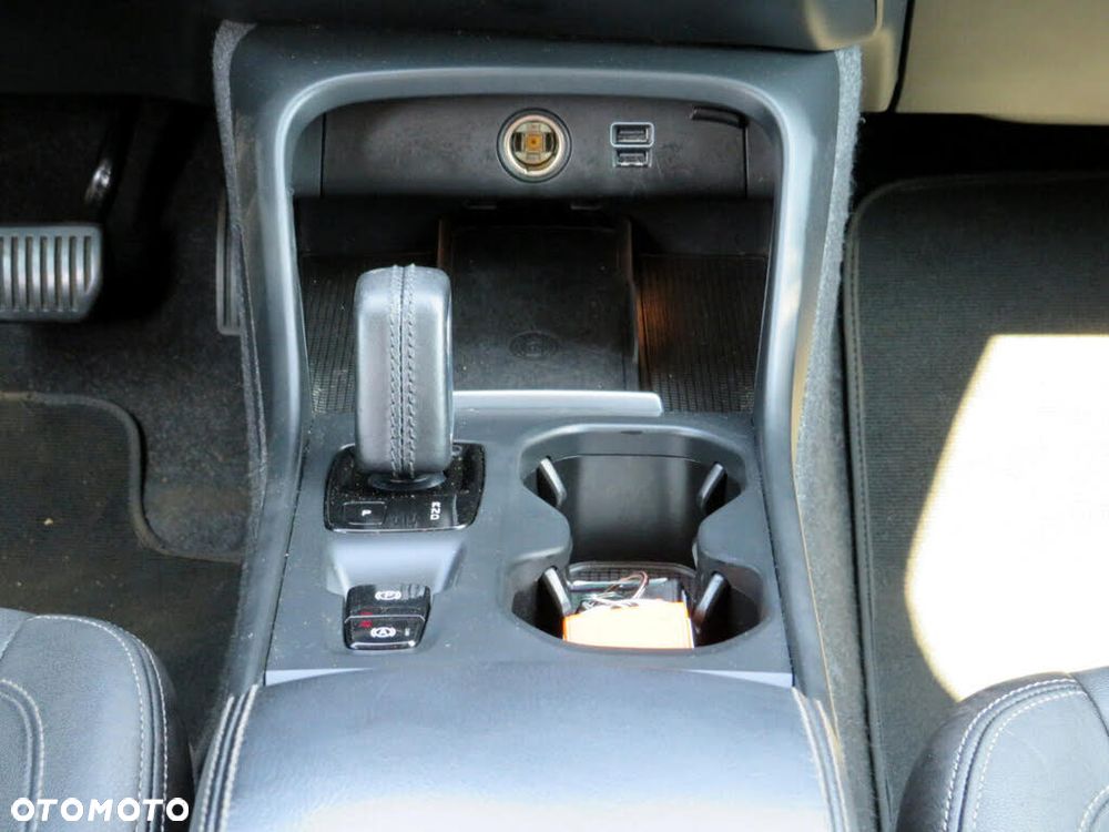 Volvo XC 40 T5 AWD Momentum - 11