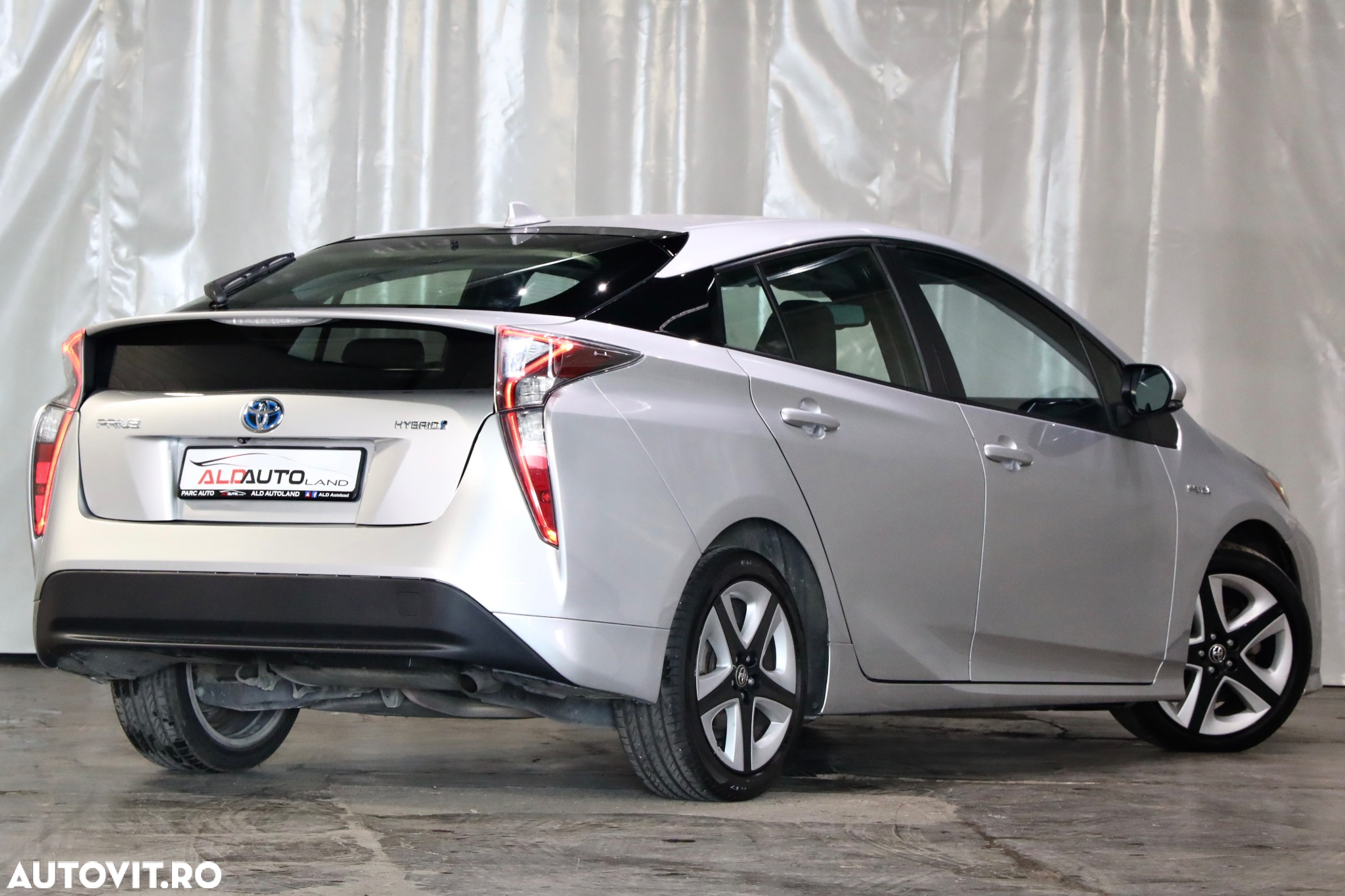 Toyota Prius 1.8 Dual VVT-i Sol - 2