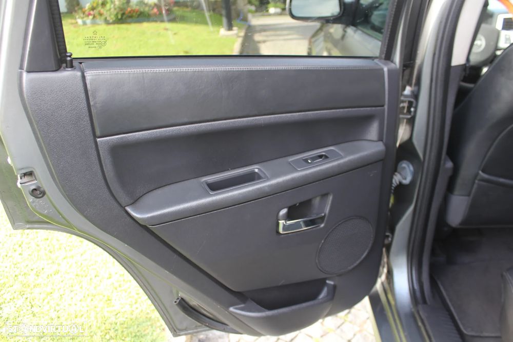 Jeep Grand Cherokee 3.0 CRD Auto Overland - 25