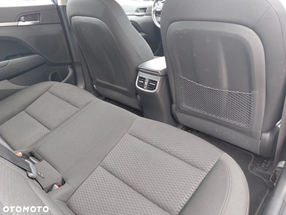 Hyundai Elantra - 15