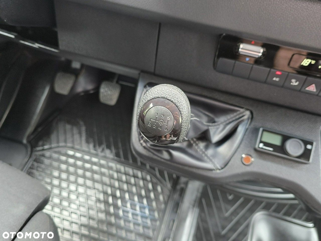 Mercedes-Benz Sprinter - 15