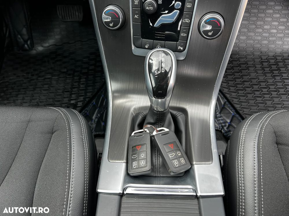 Volvo XC 60 D4 Geartronic Summum - 12