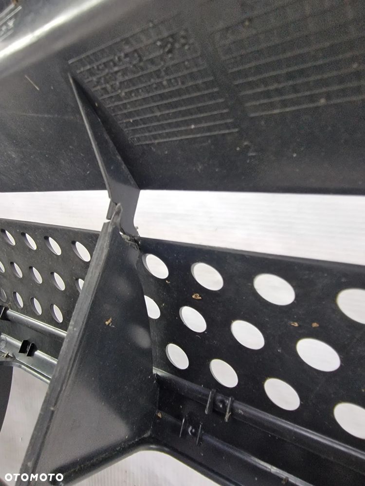 MERCEDES SPRINTER W906 LIFT 13- ATRAPA / GRILL PRZEDNI PRZÓD , NR A9068880523 / A9068800785 / A9068800885 , NR AUKCJI GL806 - 16