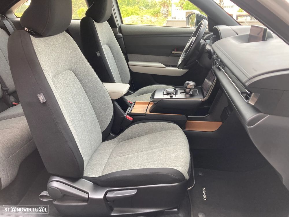Mazda MX-30 e-SKYACTIV - 32