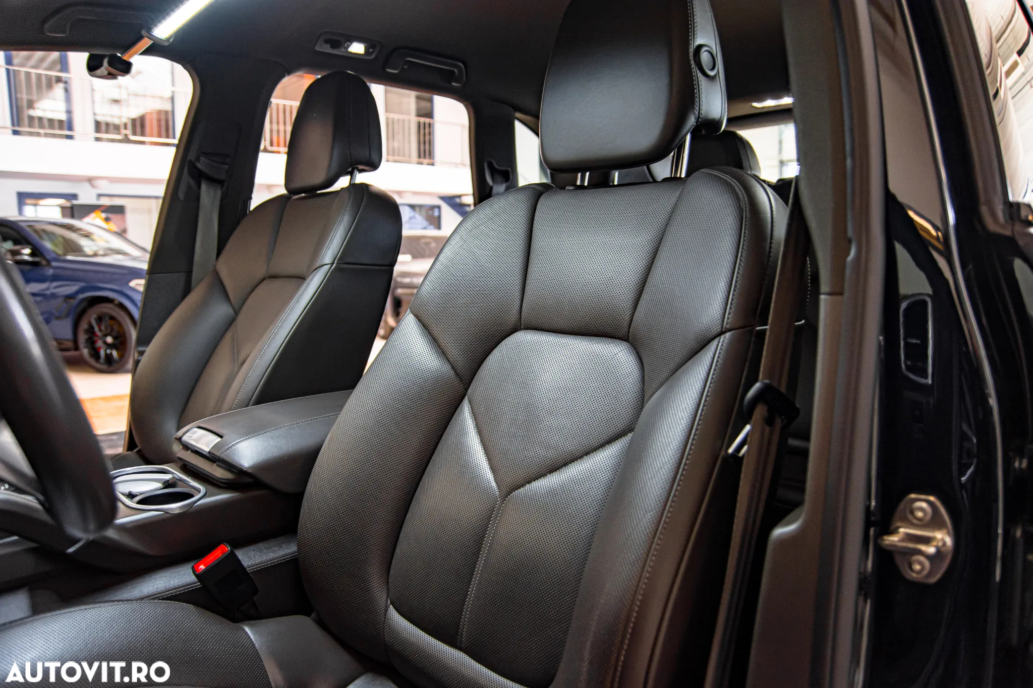 Porsche Cayenne 3.0 L - 6