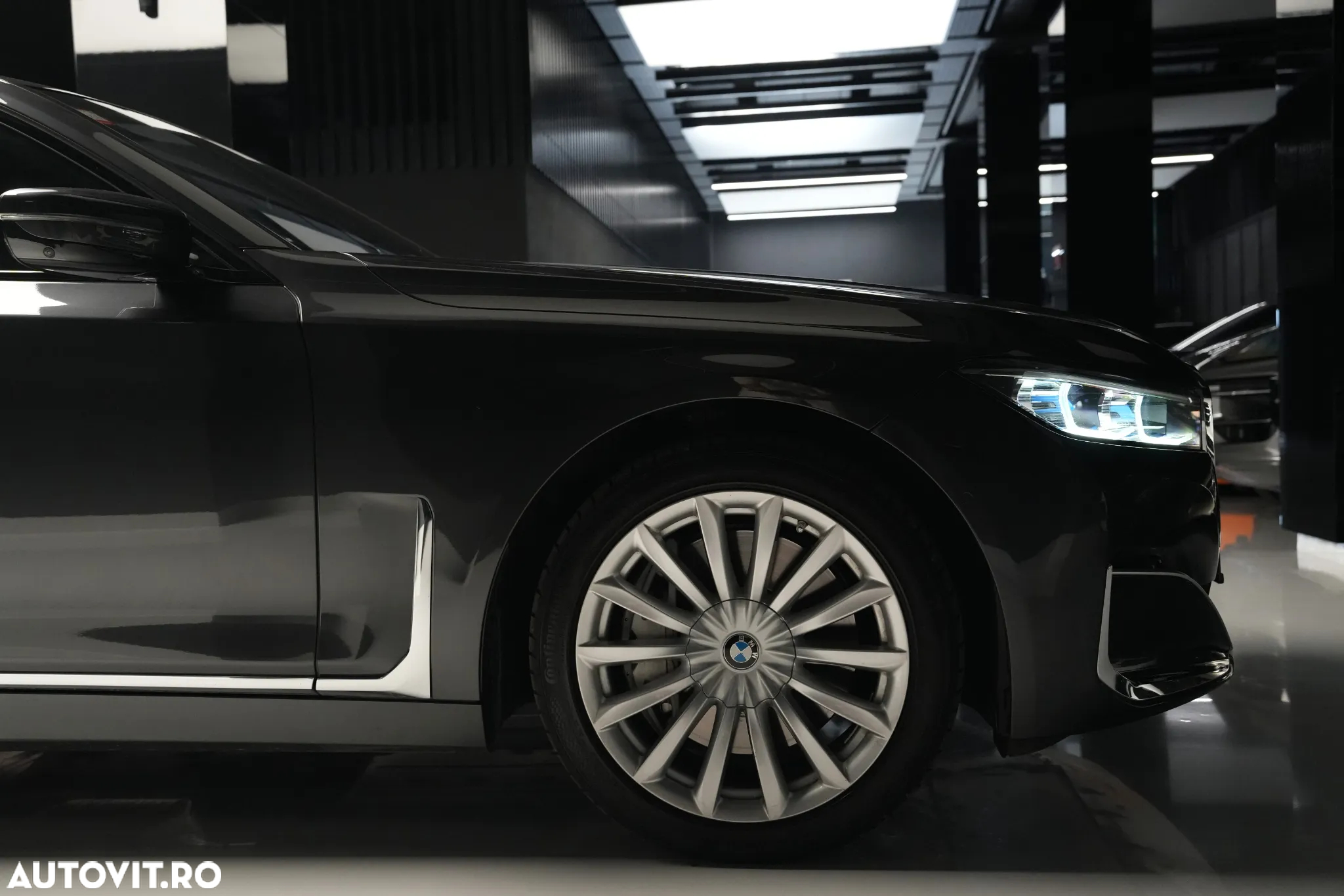BMW Seria 7 740d xDrive MHEV - 36