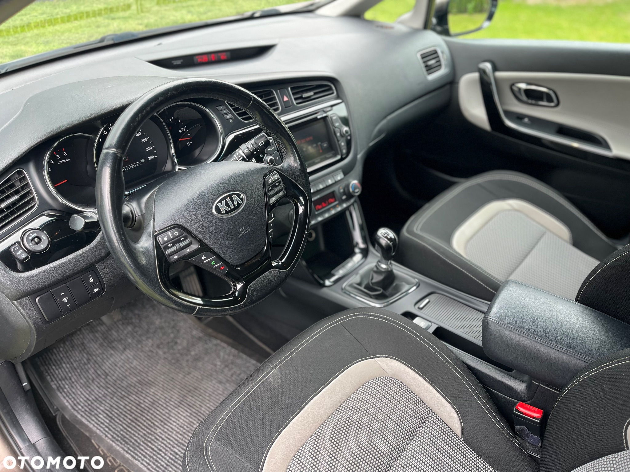 Kia Ceed 1.6 CRDi SW Spirit - 11