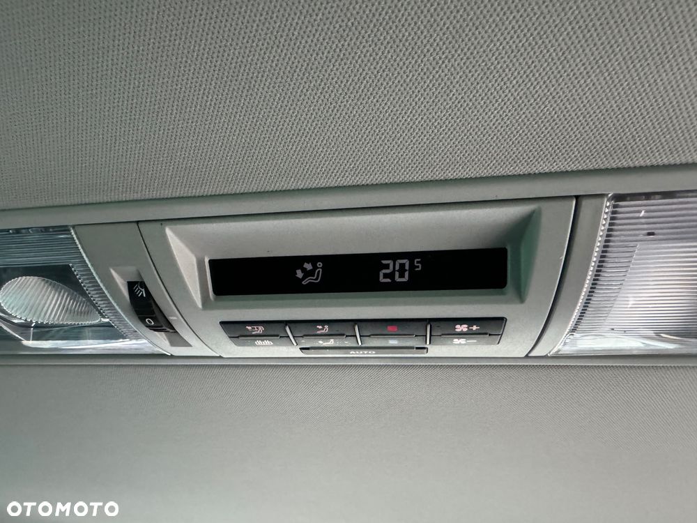 Volkswagen Caravelle 2.0 TDI L2 Comfortline DSG - 19