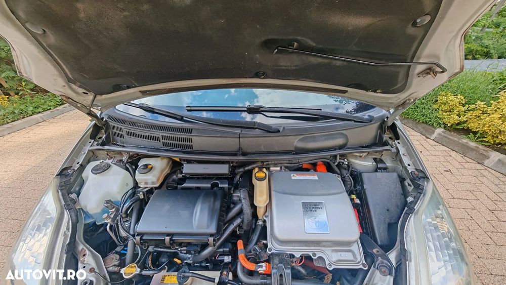 Toyota Prius (Hybrid) Executive - 11