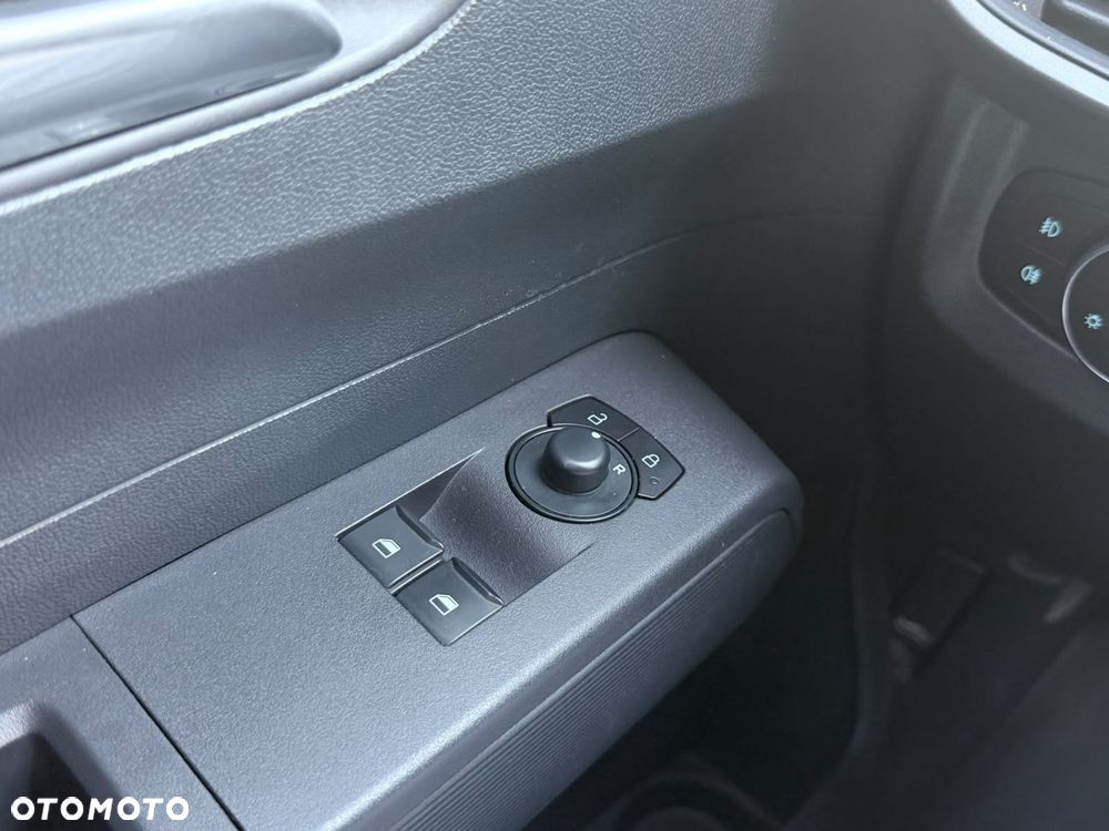 Ford Transit Courier - 36