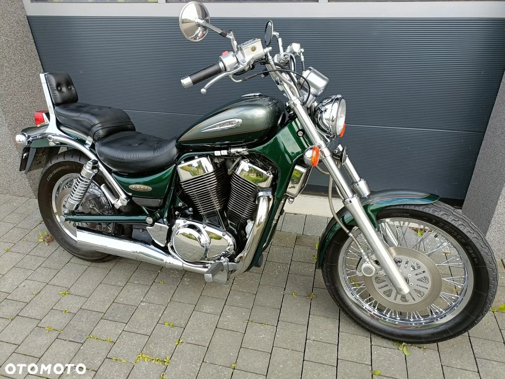 Suzuki Intruder - 1