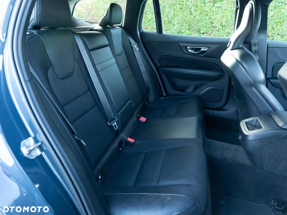 Volvo V60 D4 Momentum Pro - 19