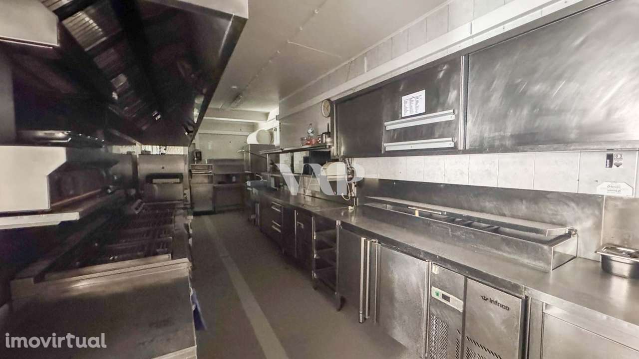 Restaurante Totalmente Equipado em Localização Privilegiada em Quartei - Grande imagem: 4/19