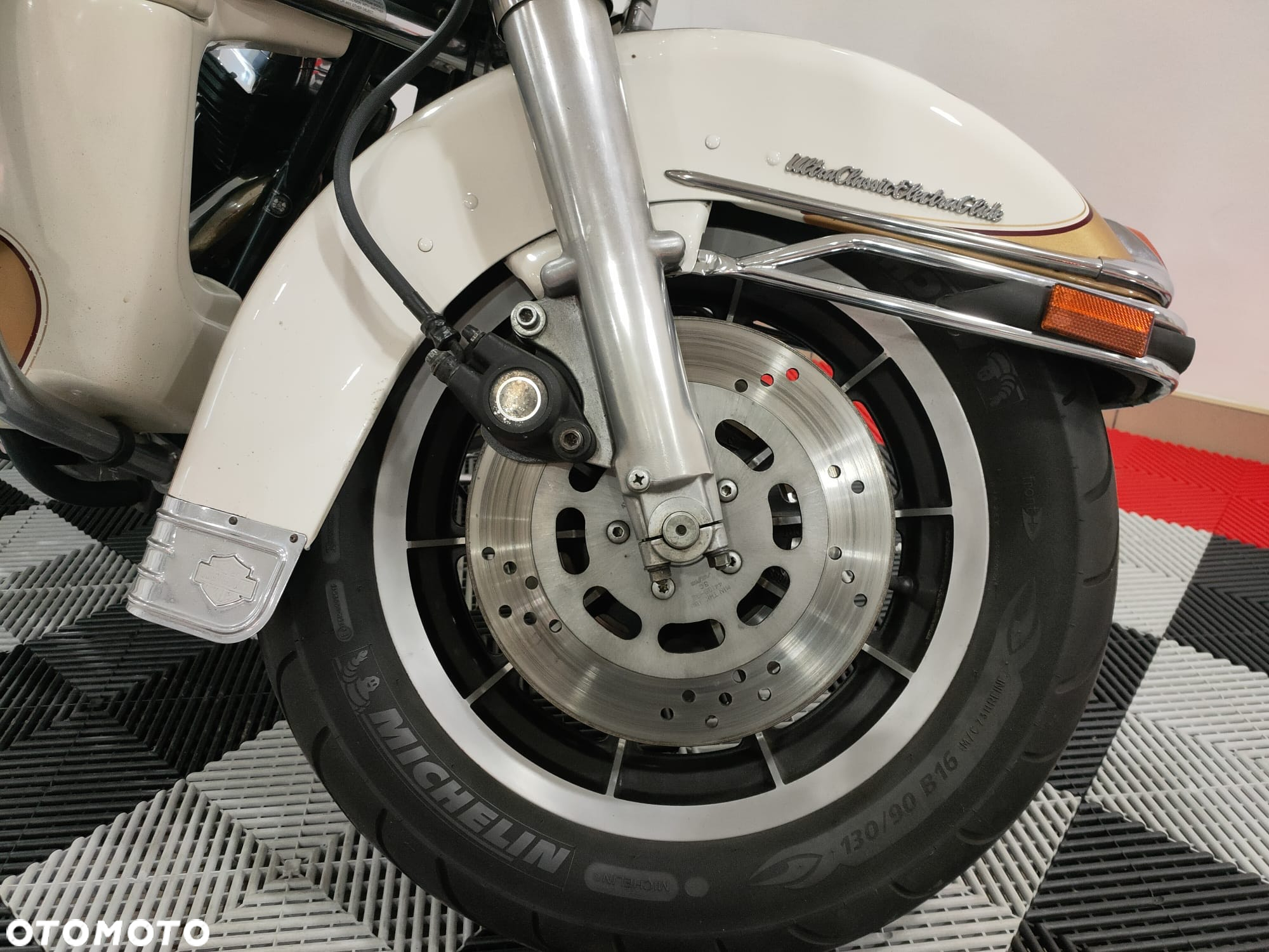 Harley-Davidson FLHTCU Ultra - 19