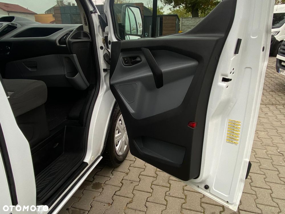 Ford TRANSIT CUSTOM - 17