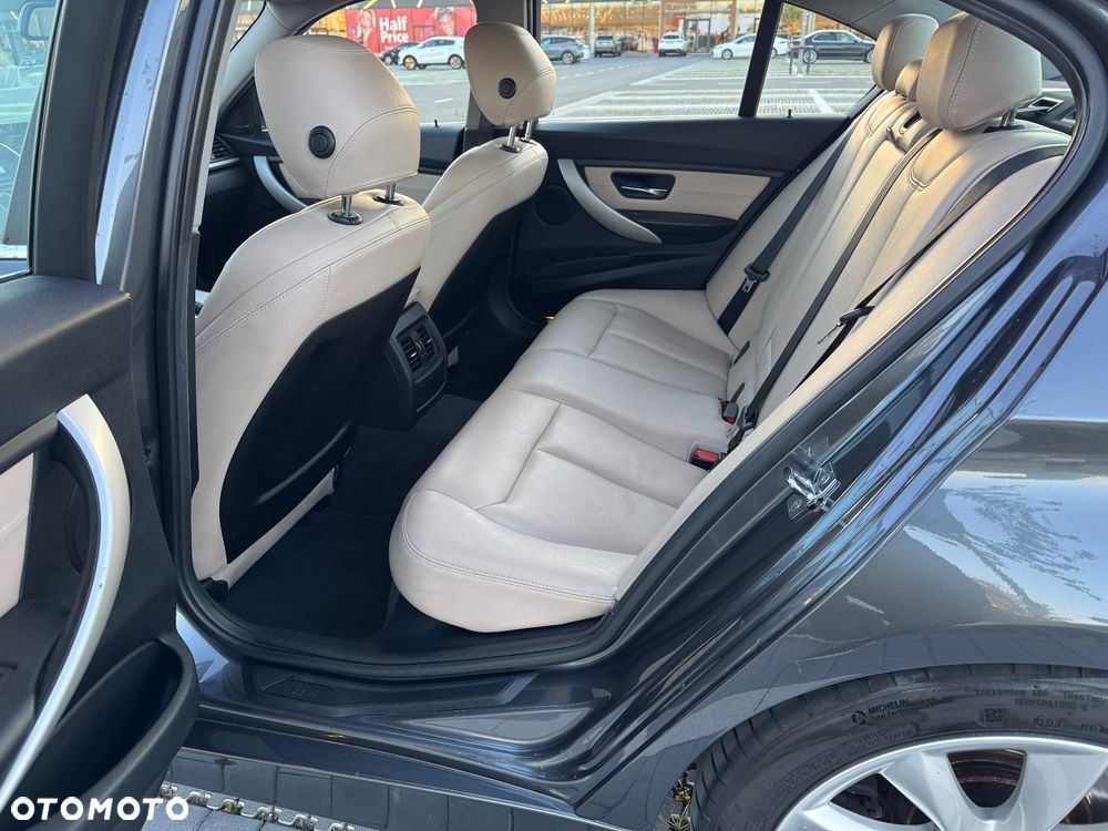 BMW Seria 3 320i - 15