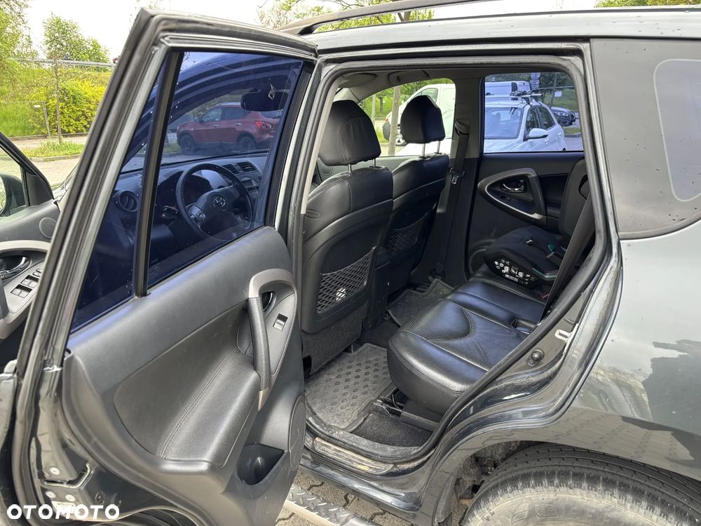 Toyota RAV4 2.2 D-4D Premium - 11
