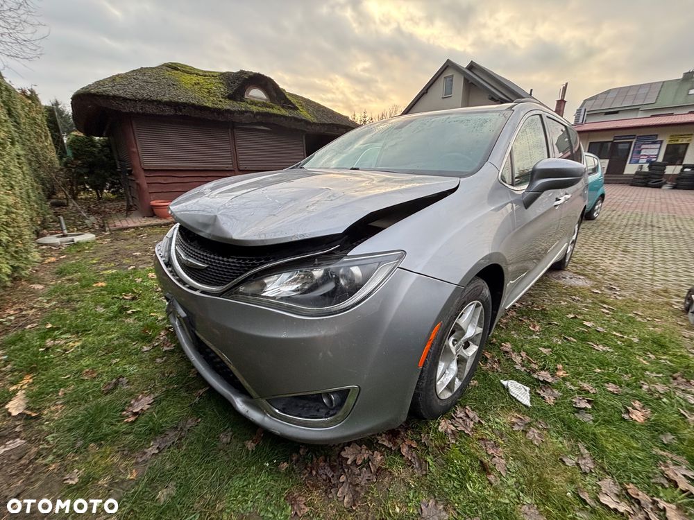 Chrysler Pacifica - 7