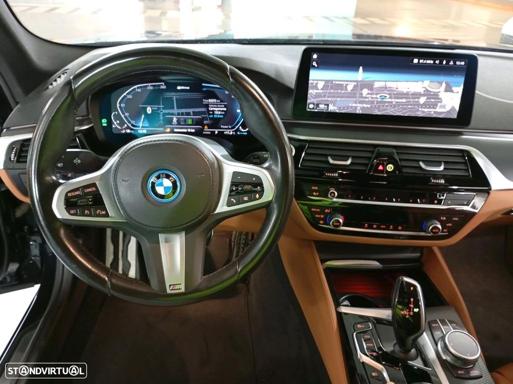 BMW 520 e Pack M - 8