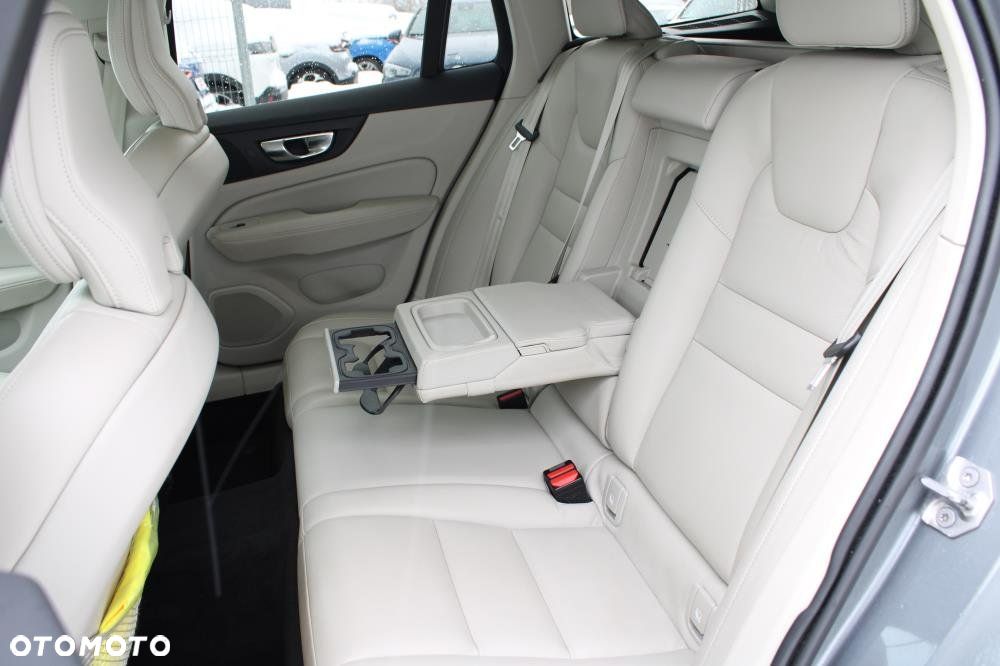 Volvo V60 Cross Country - 33