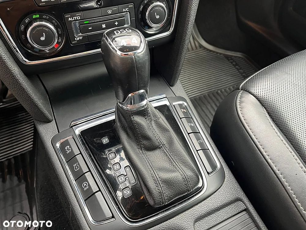 Skoda Superb 2.0 TDI 4x4 L&K DSG - 17