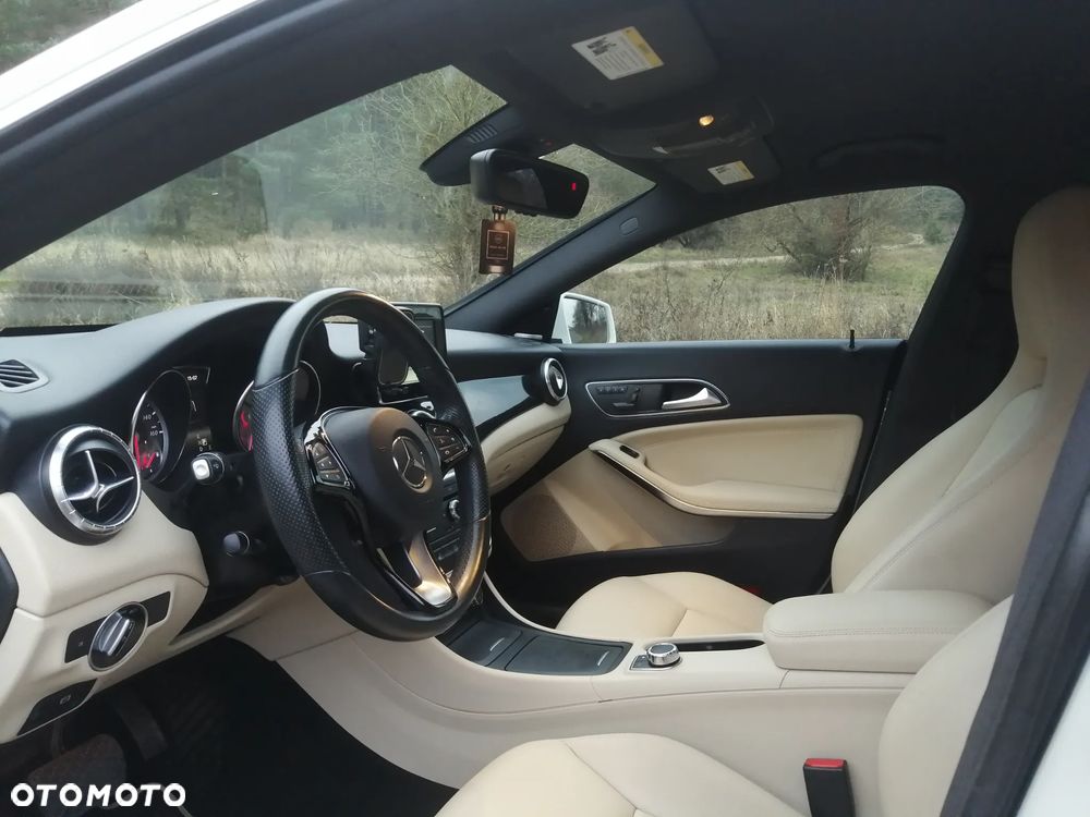 Mercedes-Benz CLA 250 4Matic 7G-DCT - 8