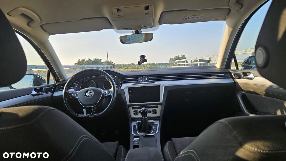 Volkswagen Passat 1.6 TDI BMT Comfortline - 4