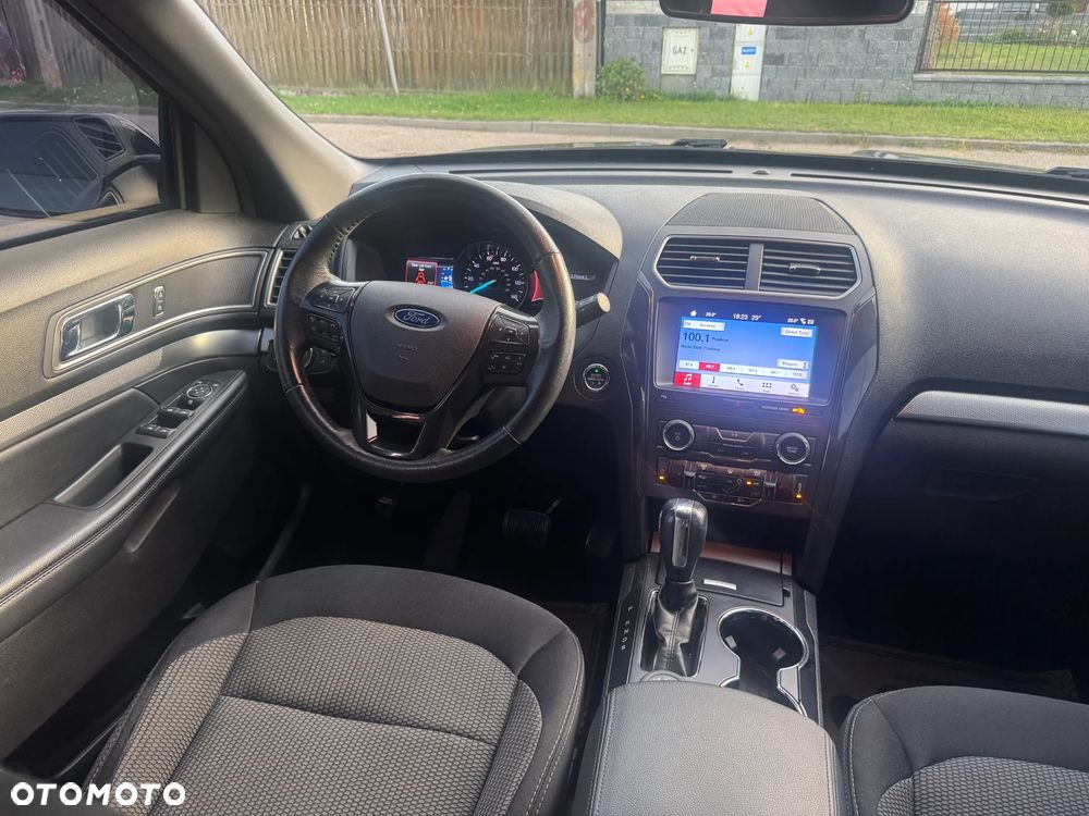 Ford Explorer - 22