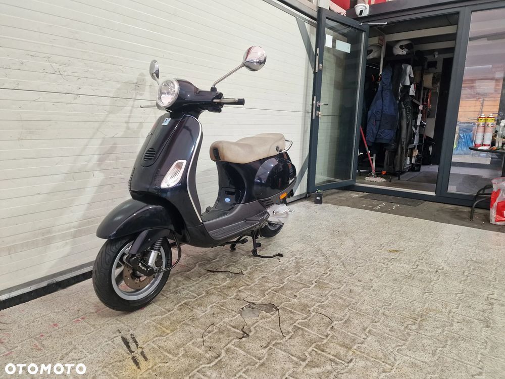 Piaggio Vespa - 2