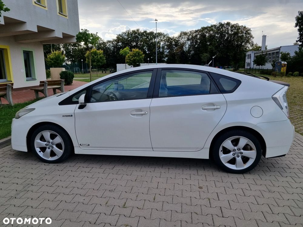 Toyota Prius (Hybrid) Life - 14