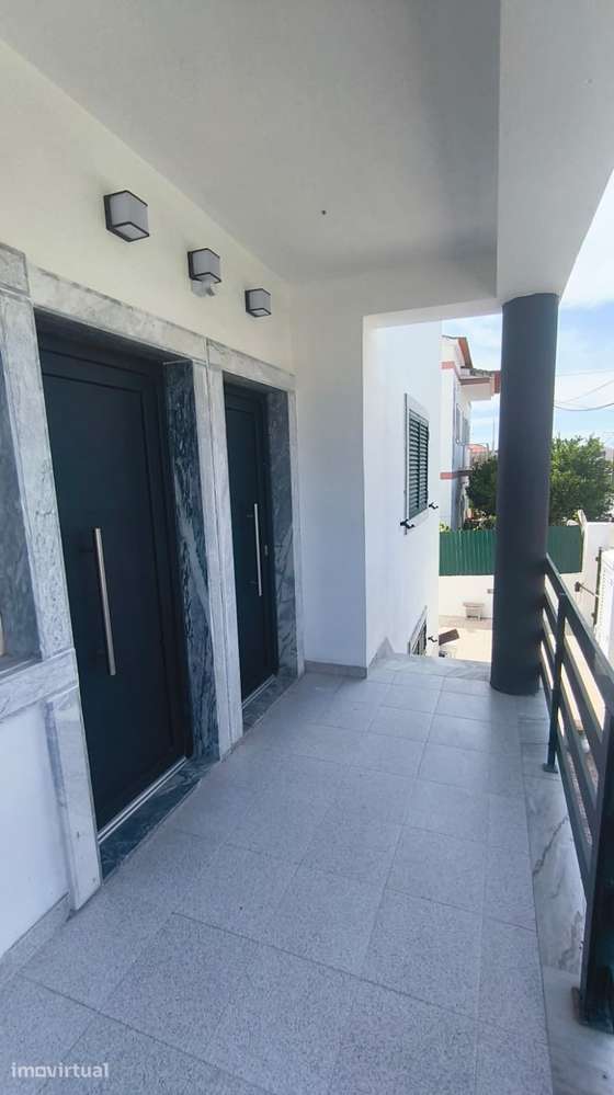 Andar de Moradia T2  Cave com 93m2 - Grande imagem: 2/18