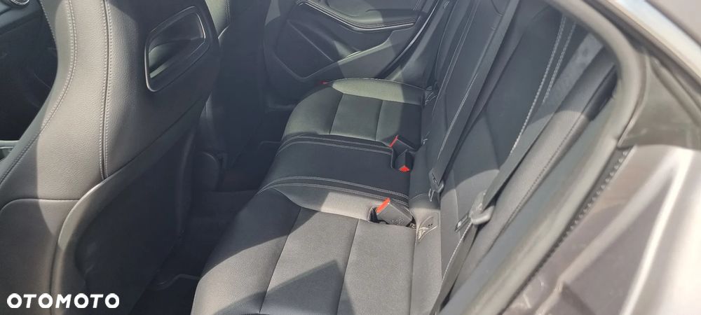 Mercedes-Benz CLA 250 4Matic 7G-DCT AMG Line - 21