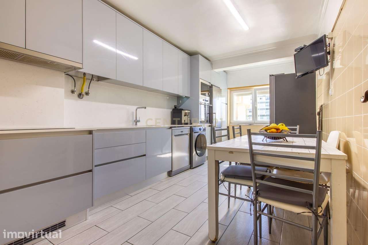 Apartamento T2 renovado - Grande imagem: 2/16